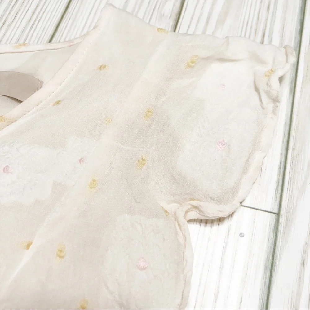 🌸🌼EUC Loft Cream Ruffled Cap Sleeve Top - Picture 3 of 9